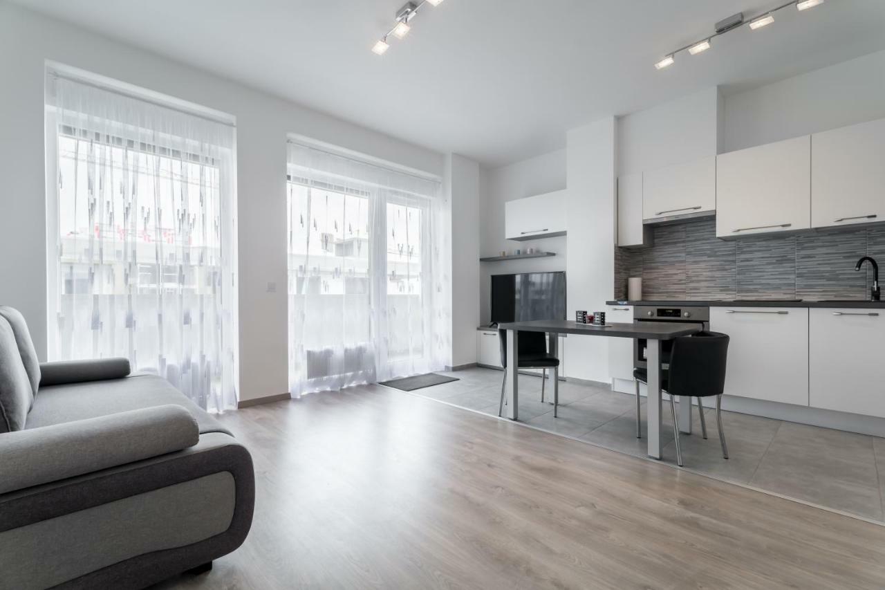 Bpr Chic White Home With Terrace & A/C & Garage Boedapest Buitenkant foto